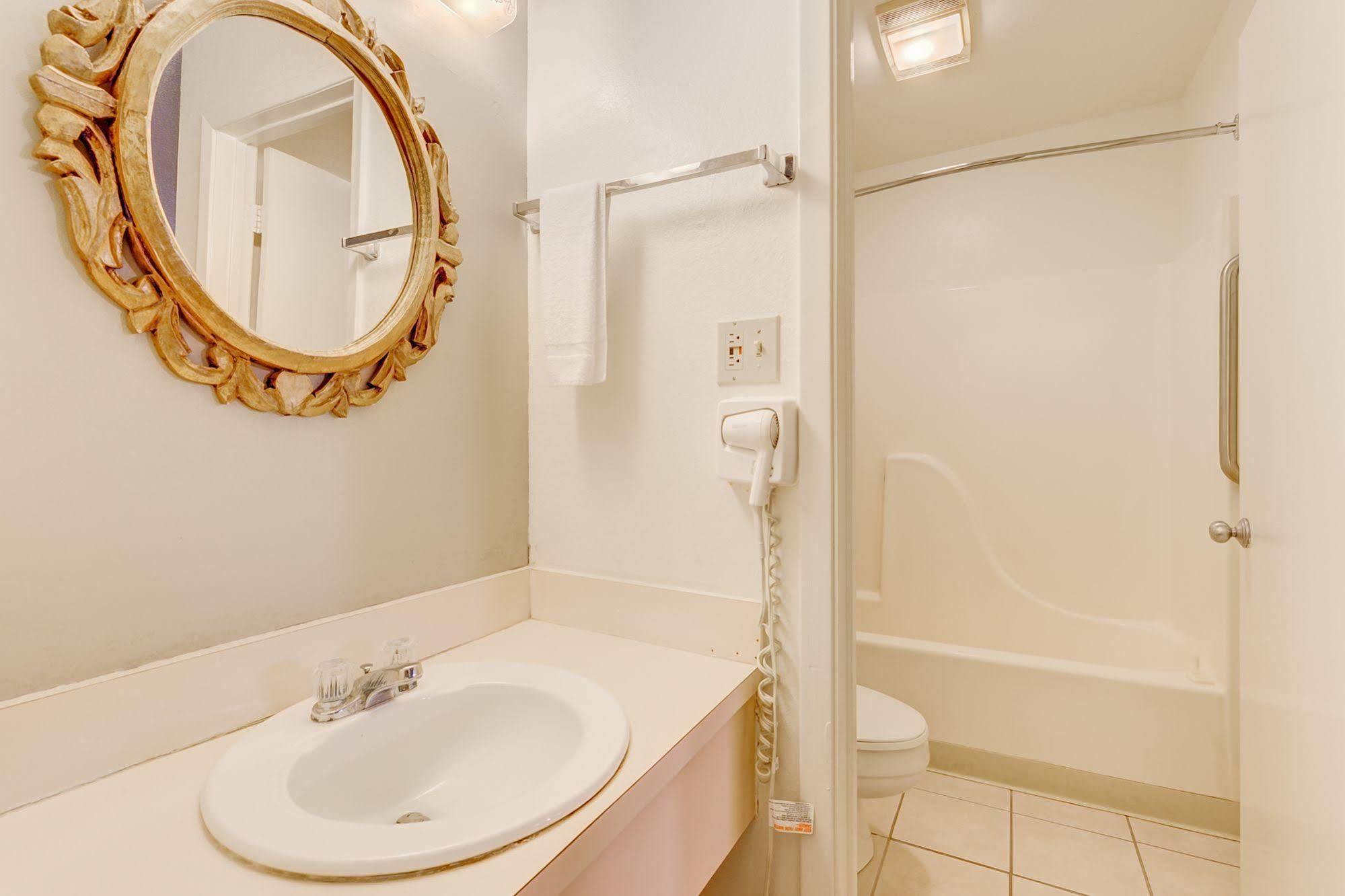 Lake View Inn Granbury Ngoại thất bức ảnh